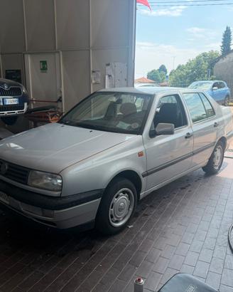 Volkswagen Vento 1.8 8v