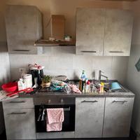 Cucina completa moderna con forno nuovo –