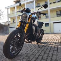 Cfmoto CLX 700 Heritage moto scrambler-naked 