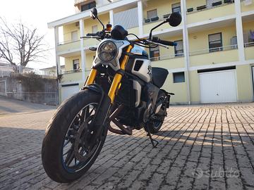 Cfmoto CLX 700 Heritage moto scrambler-naked 