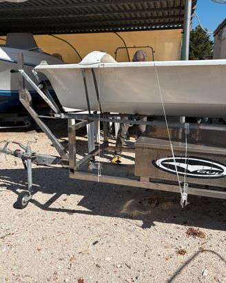Carrello stradale per imbarcazioni