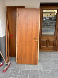 Porte complete di cassa e serratura e maniglia