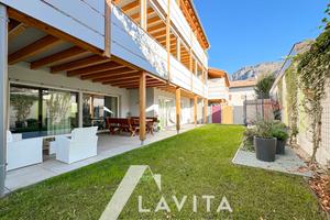 Quadrilocale con giardino e garage doppio ad Ora