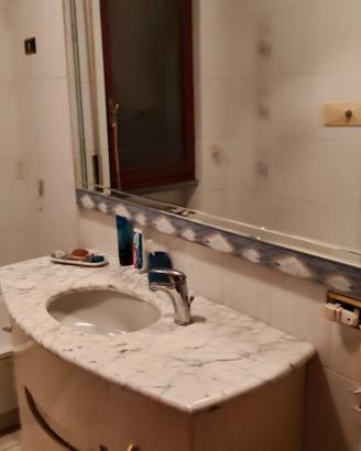 mobile bagno con specchio