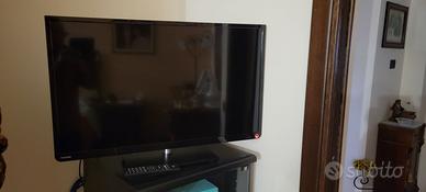 Televisore Toshiba 32" con telecomando € 70,00.