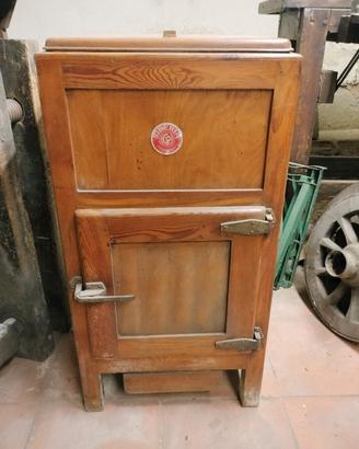 Antica Ghiacciaia in Legno "Siberia" vintage