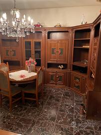 Sala da pranzo Tavolo con 4 sedie