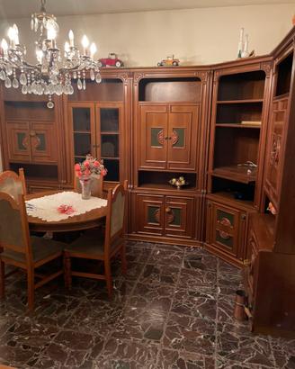 Sala da pranzo Tavolo con 4 sedie