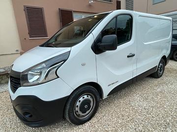 Renault Trafic T29 dCi 120cv €7.600