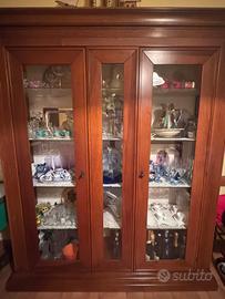Vetrina / Cristalliera in legno massello con vetri