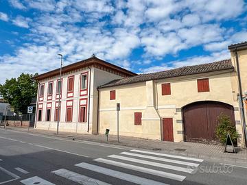 Villa "liberty" con annessa barchessa e parco