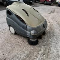Macchina pulizia industriale motoscopa