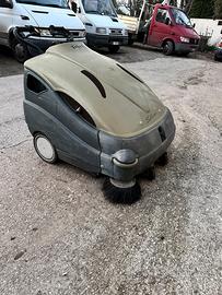Macchina pulizia industriale motoscopa