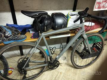 Bici gravel cannondale topstone