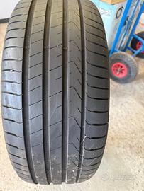 Treno di Gomme Pirelli Scorpion 235/40 R20