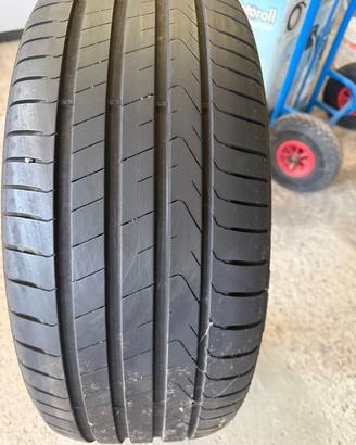 Treno di Gomme Pirelli Scorpion 235/40 R20