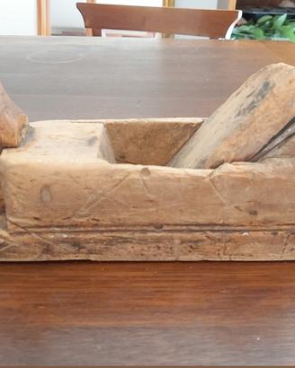 Pialla in legno antico