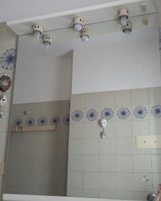 Specchio da bagno bianco