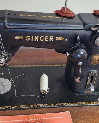 Singer 306 vintage con mobile, accessori originali