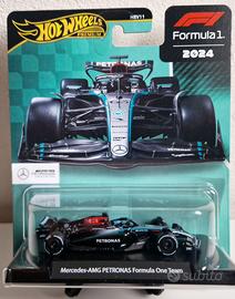 Hot Wheels Mercedes AMG Petronas W15 Russell #63