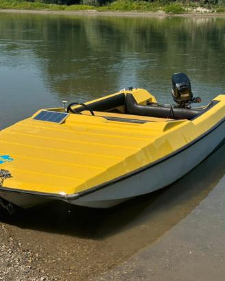 Barca trimarano