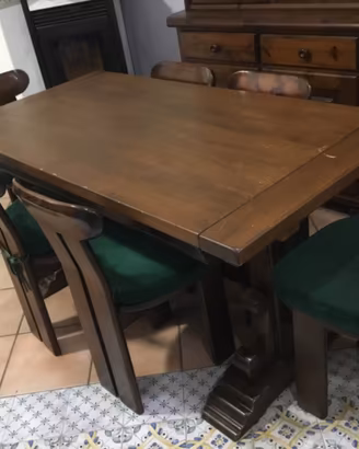 Tavolo con sedie