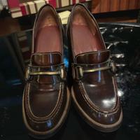 Scarpe in pelle marrone con fibbia