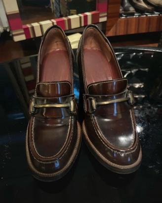 Scarpe in pelle marrone con fibbia