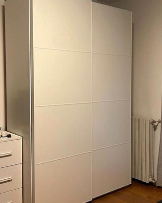 armadio a due ante scorrevoli bianco