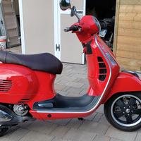 Piaggio Vespa 300 GTS - 2012
