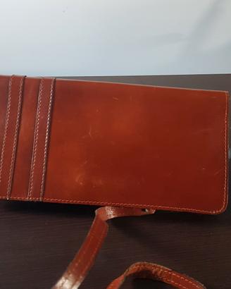 POCHETTE IN PELLE MARRONE 