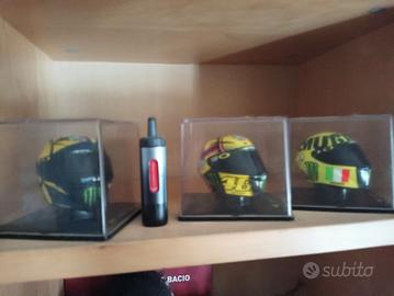 4 moto+3 caschi valentino rossi