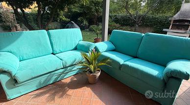 Divano 3 posti in alcantara come nuovi.