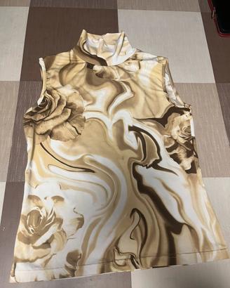 Top con collo alto maculato