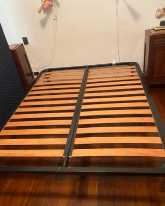 Materasso memory e rete in doghe matrimoniale