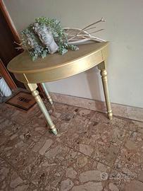 Tavolo consolle in legno dorato spatolato