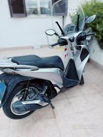 Honda SH 150 (2018) - tagliando gomme batteria '26
