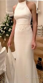 Abito da sposa con coprispalle in pizzo