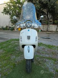 Vespa 300 GTS PIAGGIO BIANCA

