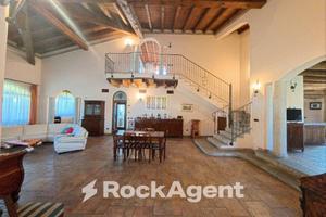 DUCATONA PRESTIGIOSA VILLA UNIFAMILIARE CON PARCO