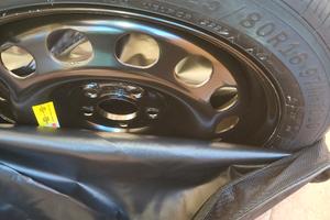 kit ruotino e cric auto