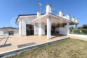 Villa bifamiliare Nettuno