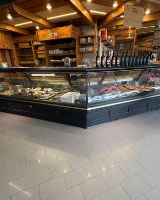Attività / Licenza di 110 m² con 3 locali a Forlì