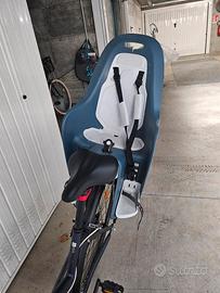 Seggiolino posteriore porta bambino