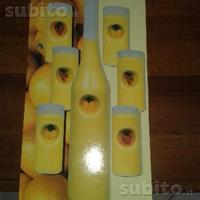 Bottiglia con bicchieri