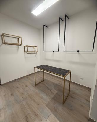 Arredamento completo negozio d’abbigliamento