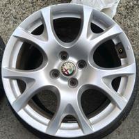 Cerchi in lega da 16 e gomme Alfa Romeo Mito