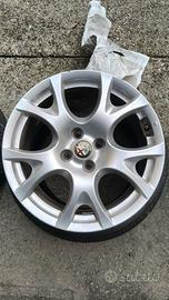 Cerchi in lega da 16 e gomme Alfa Romeo Mito