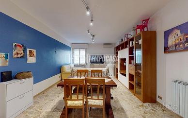 Carpi - Ampio appartamento con balcone e garage