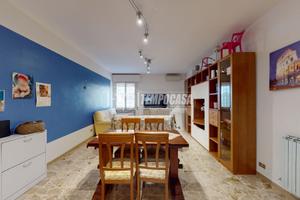 Carpi - Ampio appartamento con balcone e garage